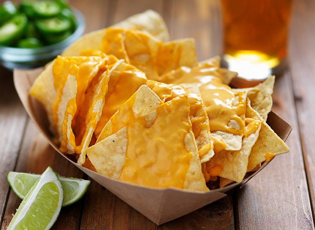 cheesy nachos with lime