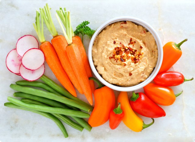 hummus red pepper carrot radish green beans