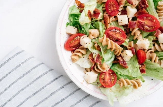 Healthy Foods To Bring on Picnics, Say Dietitians