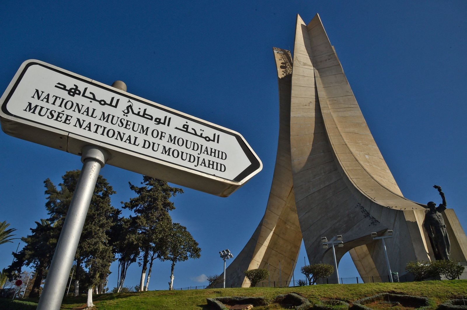 Algeria celebrates the massacre perpetrated by France