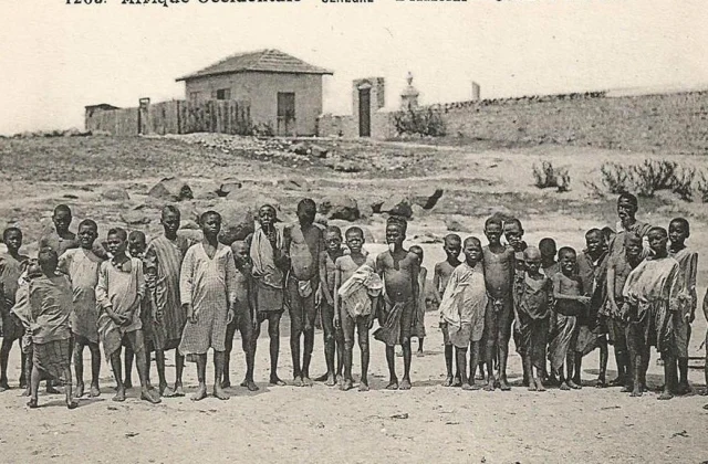 Beninese Roméo Mivekannin reproduces the maps