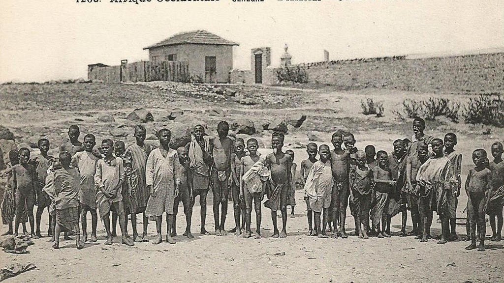 Beninese Roméo Mivekannin reproduces the maps