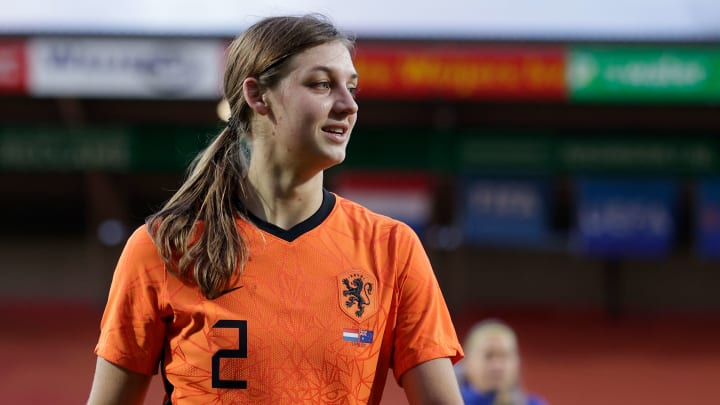 Chelsea sail signing of Dutch worldwide Aniek Nouwen