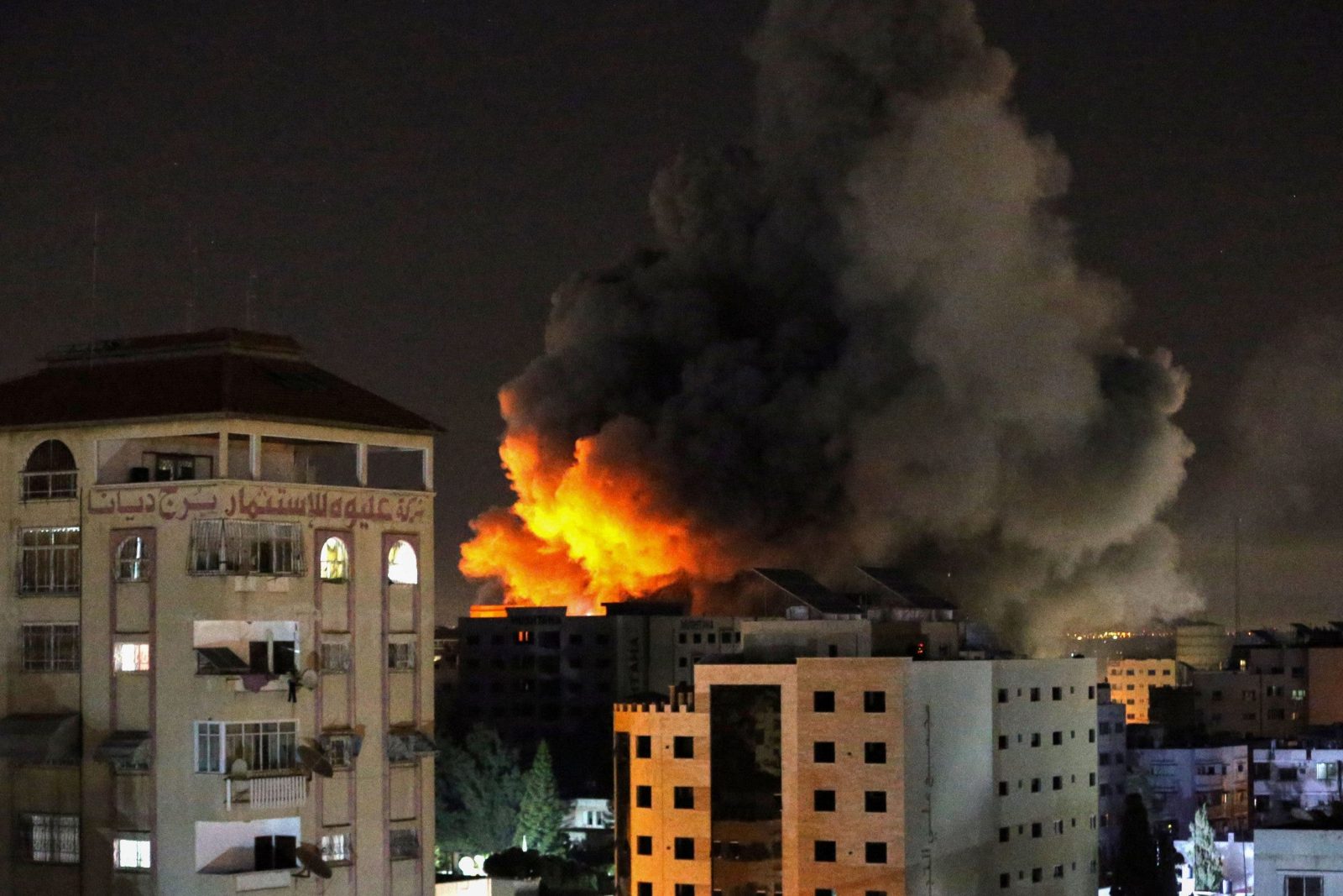 Ciidamada Israel ayaa duqeymo culus ka wada dalka Lubnaan