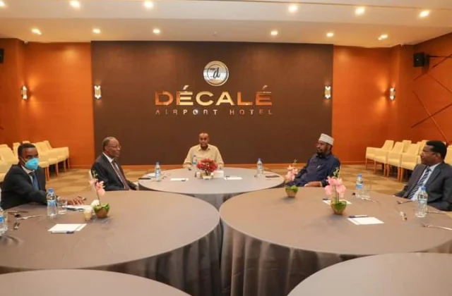 Daawo: Dowlada oo war kasoo saartay kulanka Rooble uu la qaatay hogaamiyaasha gobolada – Axadle