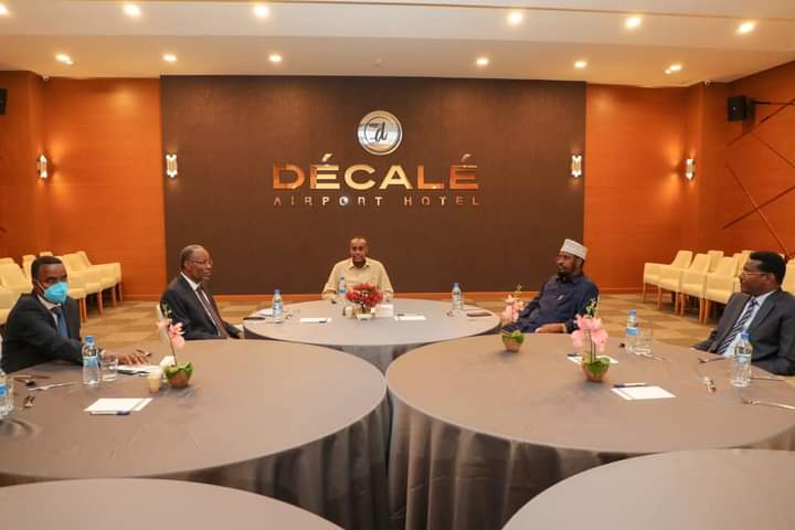 Daawo: Dowlada oo war kasoo saartay kulanka Rooble uu la qaatay hogaamiyaasha gobolada – Axadle