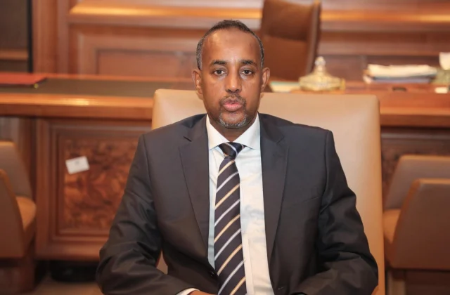 Daawo: Rooble oo soo saaray qoraal ku saabsan xil wareejintii Farmaajo maanta – Axadle