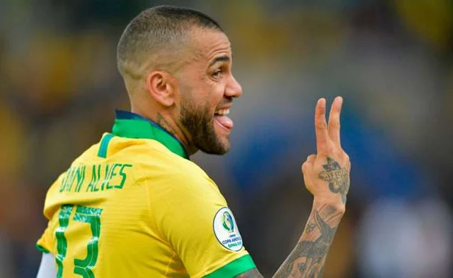 Dani Alves Oo Shaaciyey Dalab Uu Ka Helay Premier League Oo Uu Ka