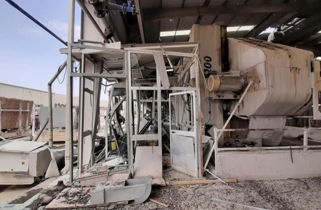 Eritrean troopers destroy factories in