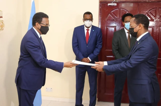Farmaajo ayaa xog ka helay danjiraha cusub ee Itoobiya – Axadle