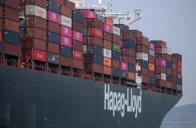 Hapag-Lloyd’s ship loaded with garbage