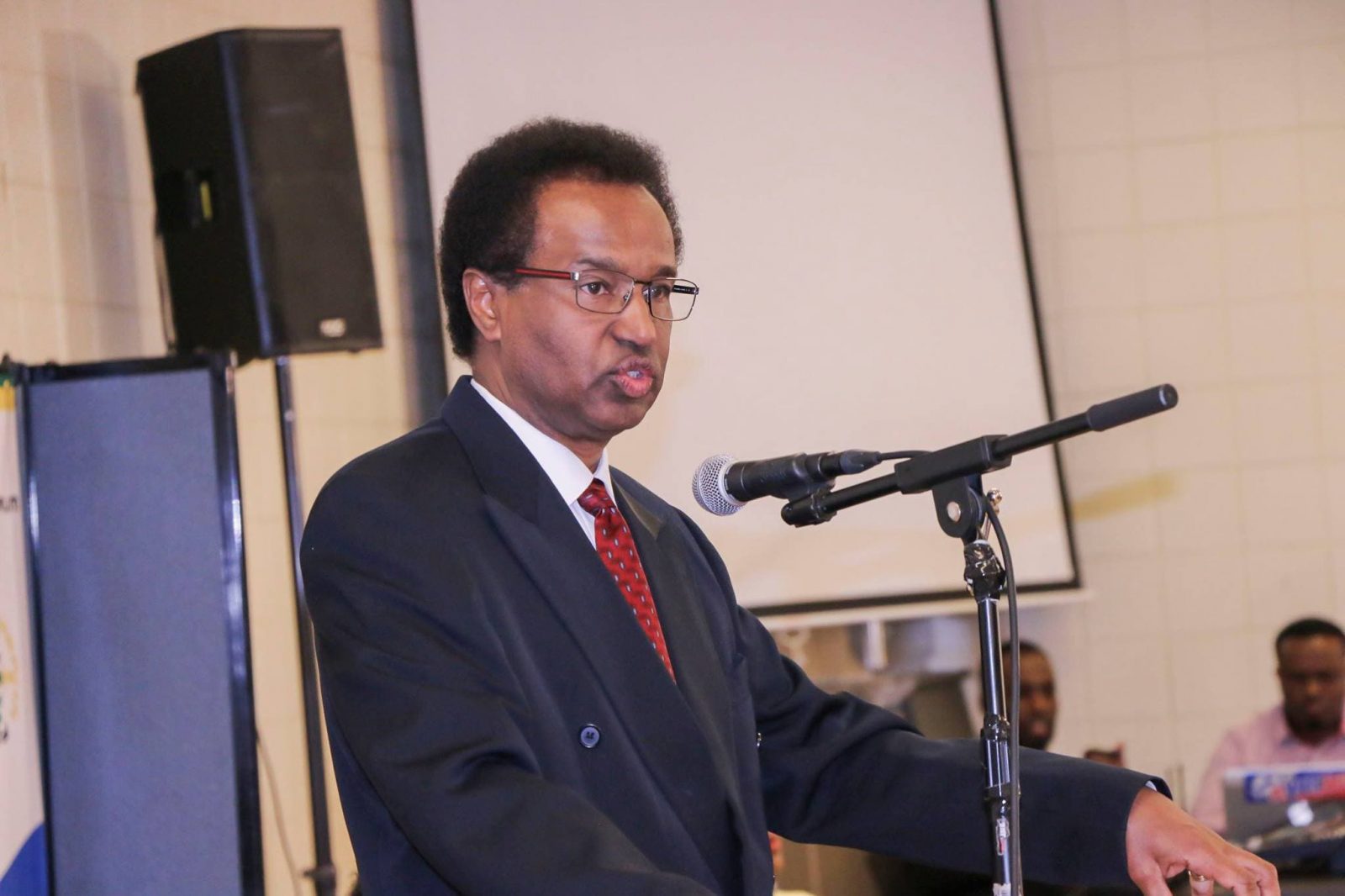 Hussein Warsame: Sax maahan in Farmaajo laga codsado inuu ka tago Madaxtooyada – Axadle