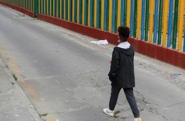 In Ceuta, a resident helps to find