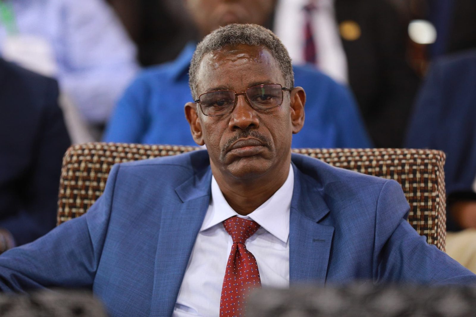 Korneyl aad ugu dhow Farmaajo oo kursiga ku haystay Fartaag …