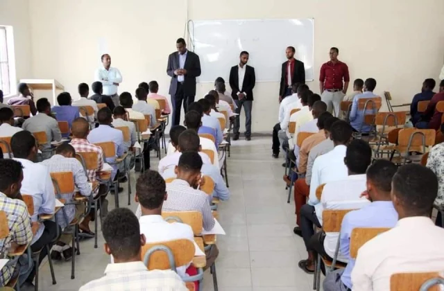 Kumanaan arday ah oo u fariisatay imtixaanka Shahaadiga ah e…