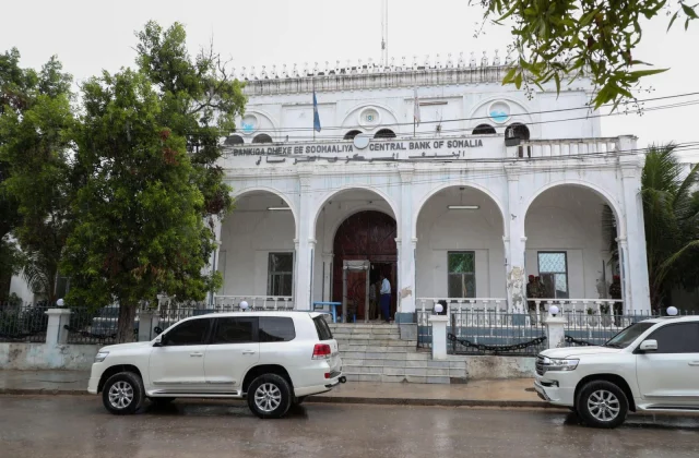 Lacag laga qaaday Bankiga dhexe oo VILLA SOMALIA la geeyay o…