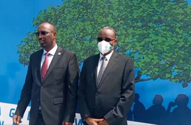 Madaxweynihii labaad ee gobolka ayaa soo gaaray Caasimadda Muqdisho + Sawirro – Axadle