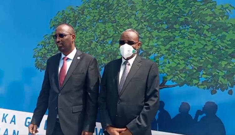 Madaxweynihii labaad ee gobolka ayaa soo gaaray Caasimadda Muqdisho + Sawirro – Axadle