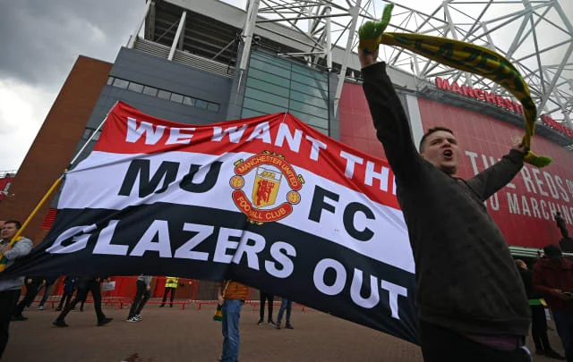 Man Utd workforce bus blocked by anti-Glazer protest