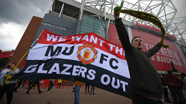 Man Utd workforce bus blocked by anti-Glazer protest