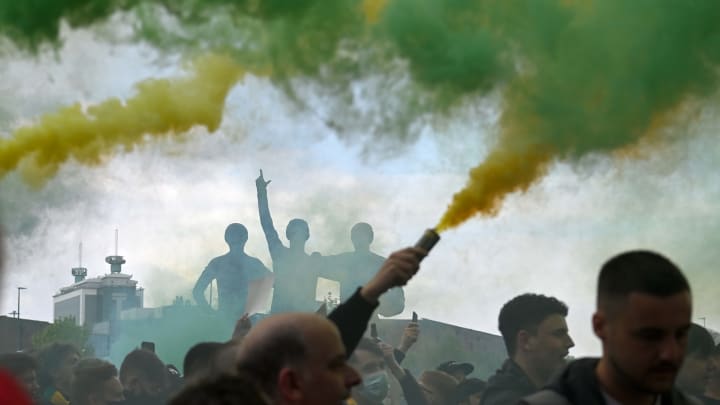 Man Utd vs Liverpool kick-off delayed in the midst of fan protests