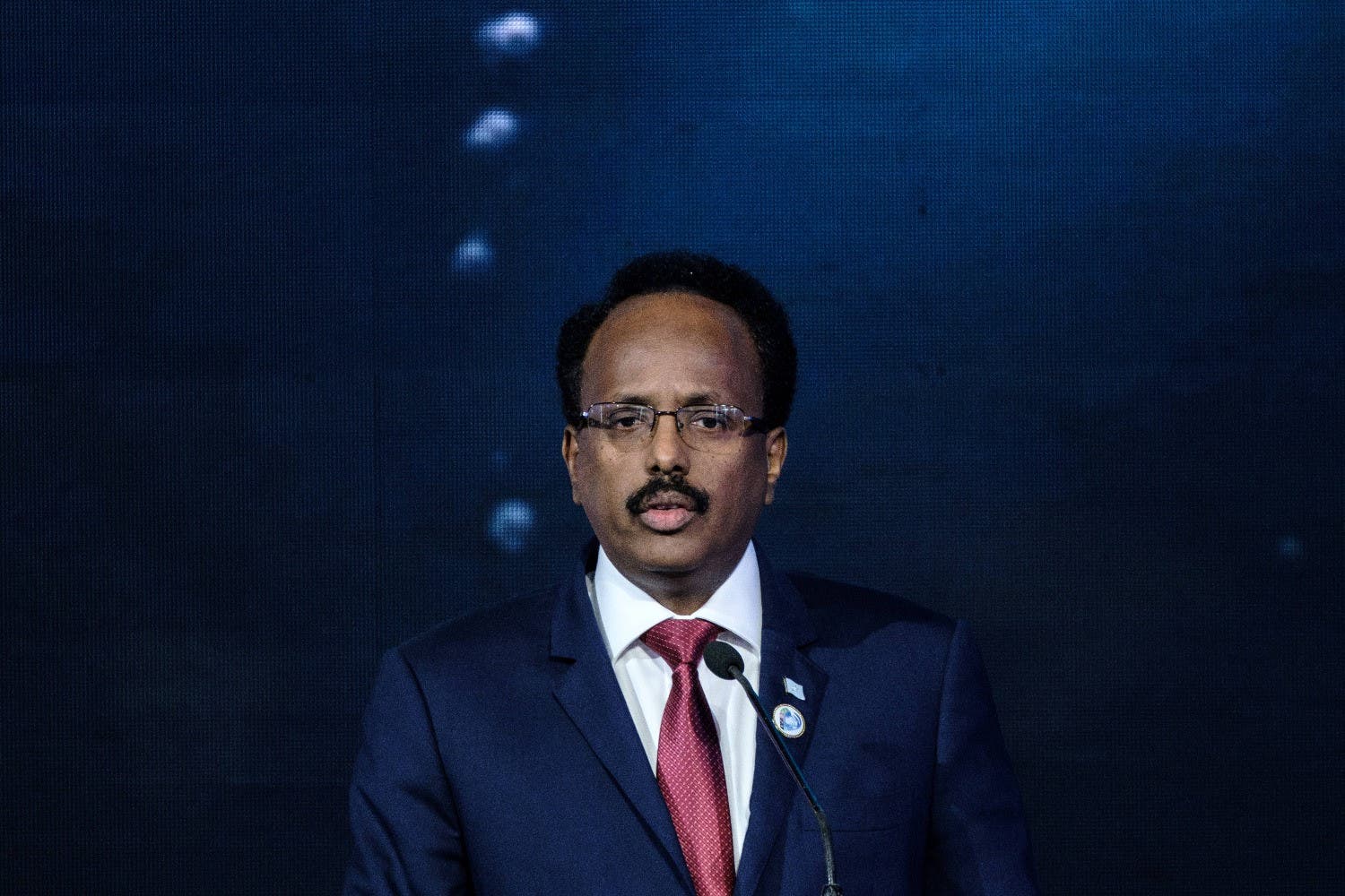 Maqnaanshaha Farmaajo ee caleemo saarka Ismaaciil Cumar Geelle, go’doomin siyaasadeed ama beddel?  – Axadle