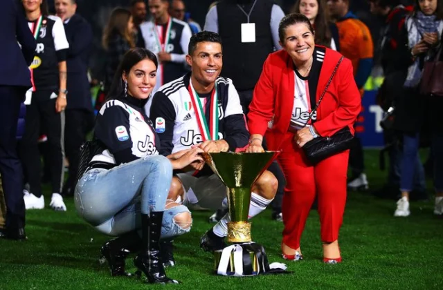 Miyuu Cristiano Ronaldo Ka Tagayaa Juventus Sanadkan? Saaxiibta CR7 Ee