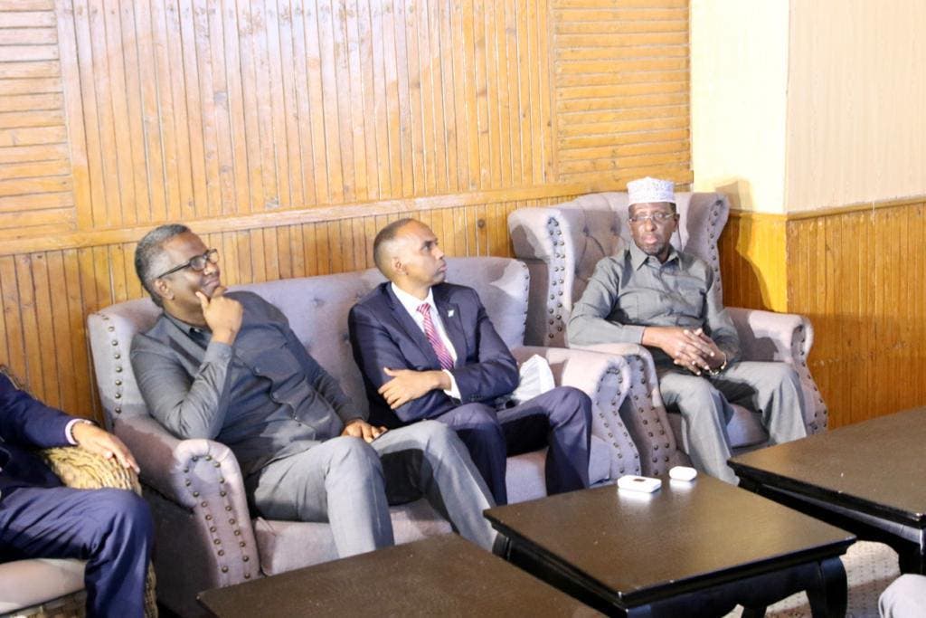 Muxuu mucaaradka yiraahdaa waxay qasbeysaa in heshiis laga gaaro Axadle?  – Axadle