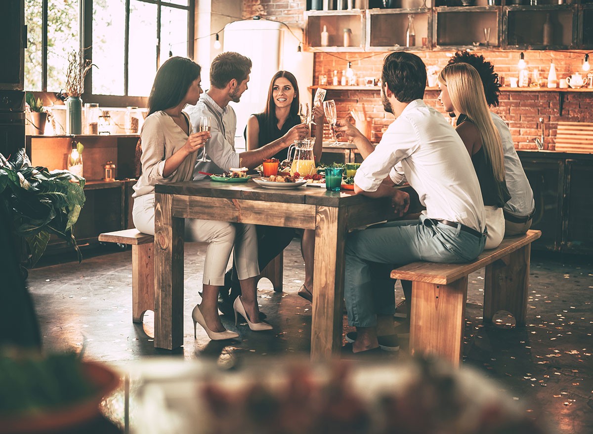 One Impact Consuming With Others Has on Your Weight loss program, Says New Research