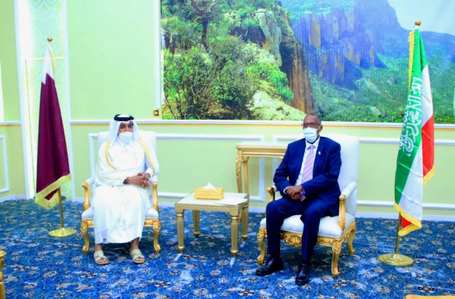 Qatar oo ku boorisay Muuse Biixi inuu dhexdhexaadiyo DF iyo Somaliland + Jawaabtiisa – Axadle
