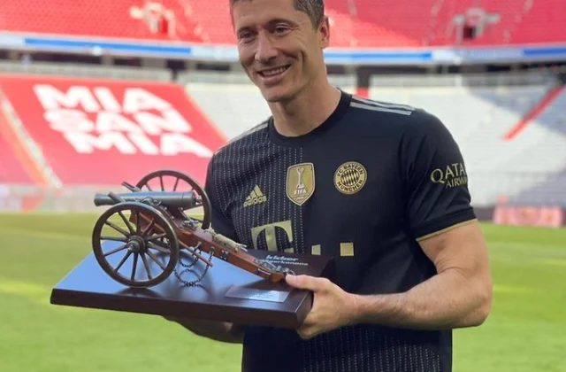 RIKOODH: Robert Lewandowski Oo Taariikh Cusub Oo Aan Abid La Arag Ka