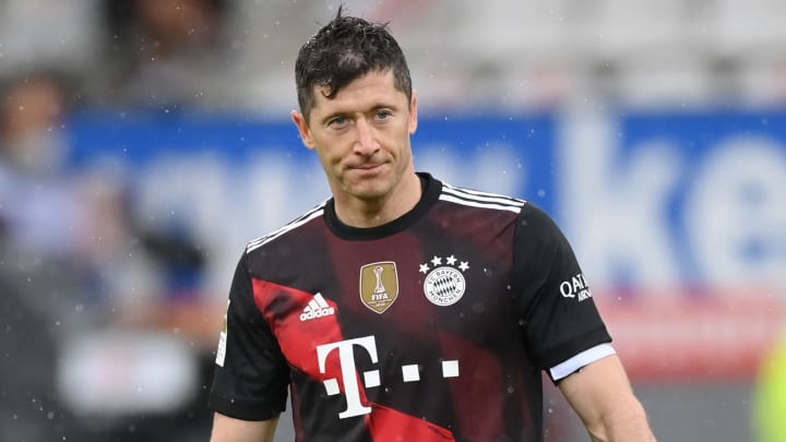 Robert Lewandowski “considers new problem” as PSG present curiosity