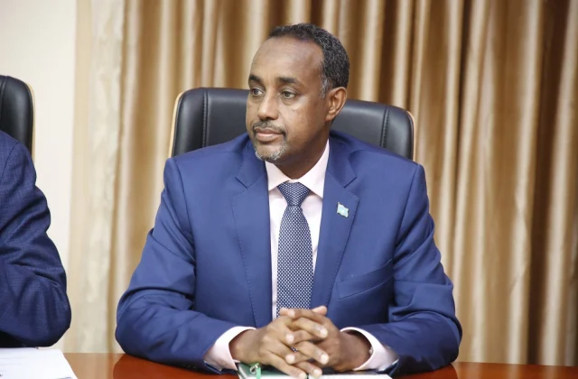 Rooble oo soo saaray amar lagu awood tiray wasiirada xukuuma…