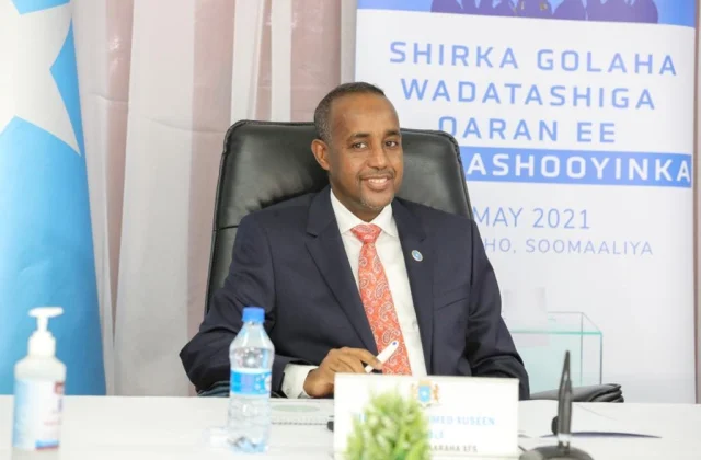 Rooble oo war kasoo saaray maalinkii koowaad ee shirka doora…