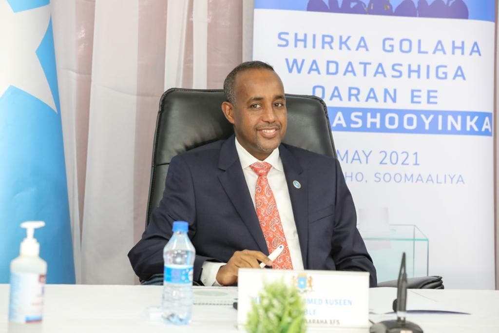Rooble oo war kasoo saaray maalinkii koowaad ee shirka doora…