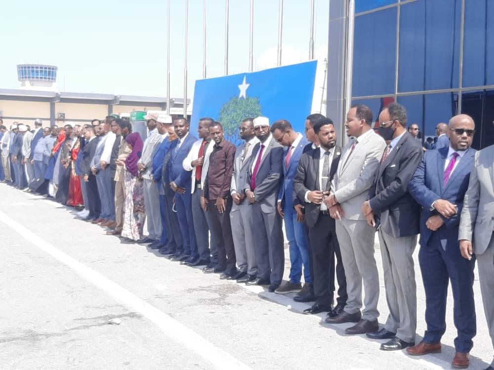 Sawirro: Labo madaxweyne goboleed oo soo gaaray Muqdisho – Axadle