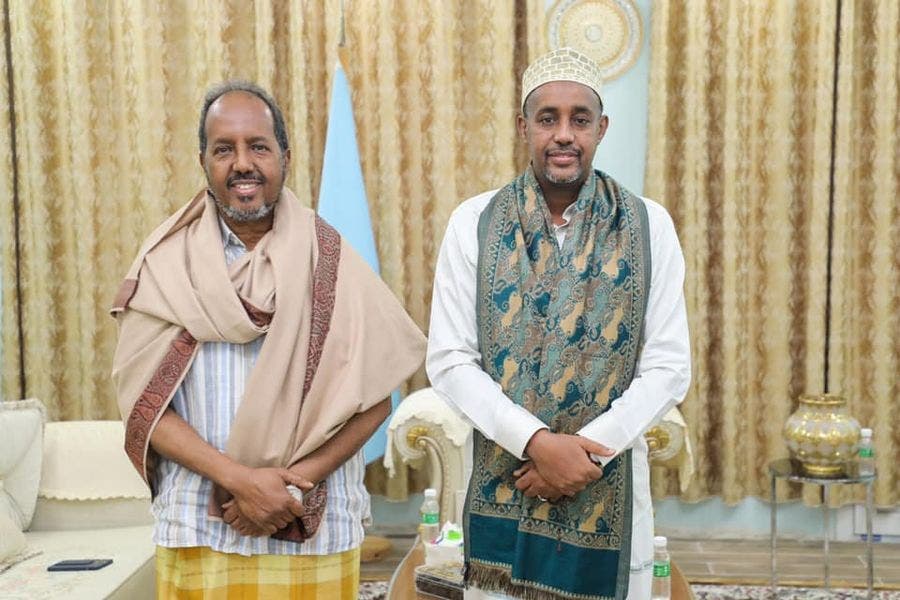 Sawirro: Muxuu Rooble kala hadlayey Xasan Sheekh markii uu aaday gurigiisa?  – Axadle