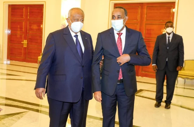 Sawirro: R / W Rooble oo kaqeyb galay caleemo saarka Madaxweynaha JABUUTI – Axadle