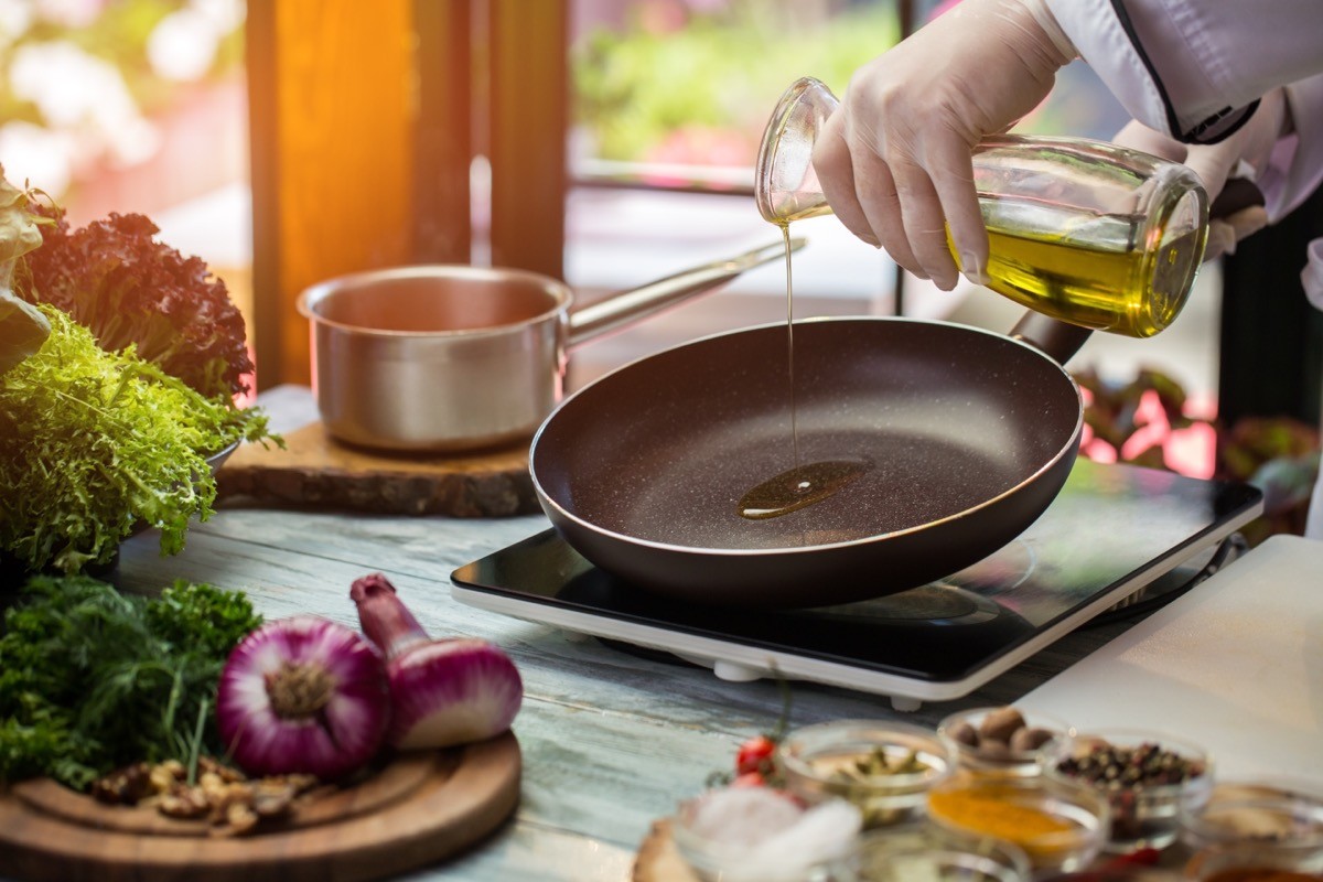The #1 Greatest Oil to Cook dinner With, Based on a Dietitian