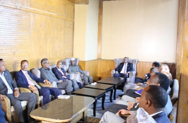 WAR DEG DEG AH: Heshiis 10 qodob ka kooban oo Muqdisho ka dhacay iyo in magaalada laga saaro ciidamada – Axadle