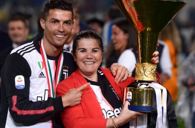 Waa Nin Ay Hooyadii Meel U Wado!! – Hooyada Cristiano Ronaldo Oo