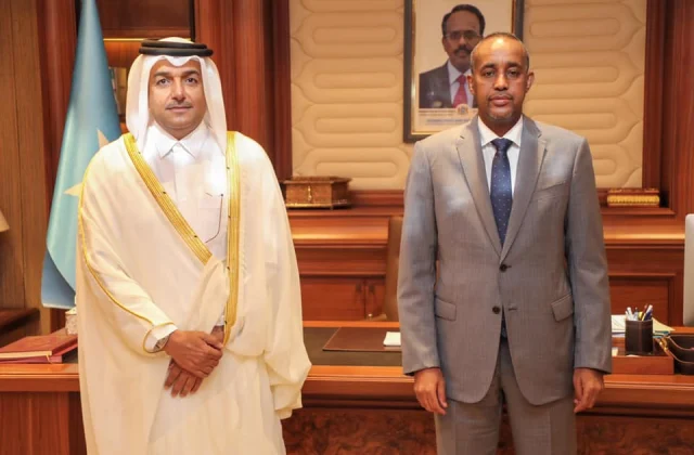 Wararkii ugu dambeeyay ee Ergayga Qatar ee dadaalka ka wada Muqdisho + Sawiro – Axadle