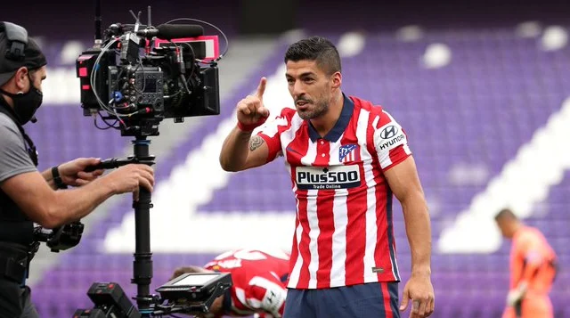 “Wax Hambalyo Ah Maka Heshay Kuwii Barcelona Kaa Eryay?” – Suarez Oo