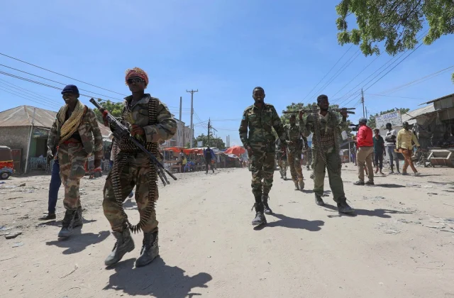 Xigasho: DF si loo yareeyo mushaaraadka askarta iyo saraakiisha diiday muddo kordhinta – Axadle