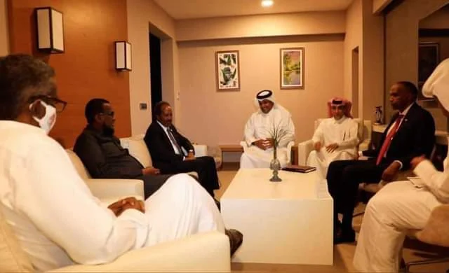 Xigasho: Erayo kulul oo la isweydaarsaday kulankii shalay dhexmaray wakiilka Qatar iyo musharixiinta – Axadle