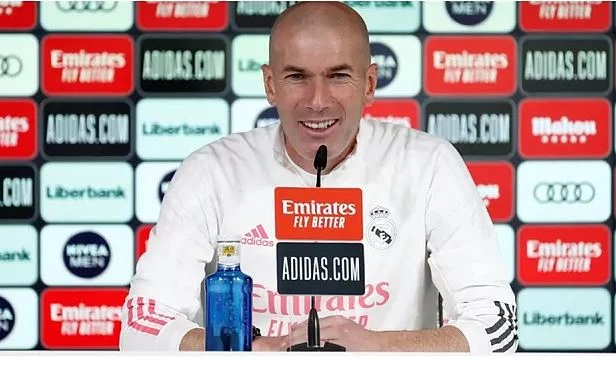 Zinedine Zidane Oo Ka Hadlay Wararka Is-casilaaddiisa, Qosolkii Hazard
