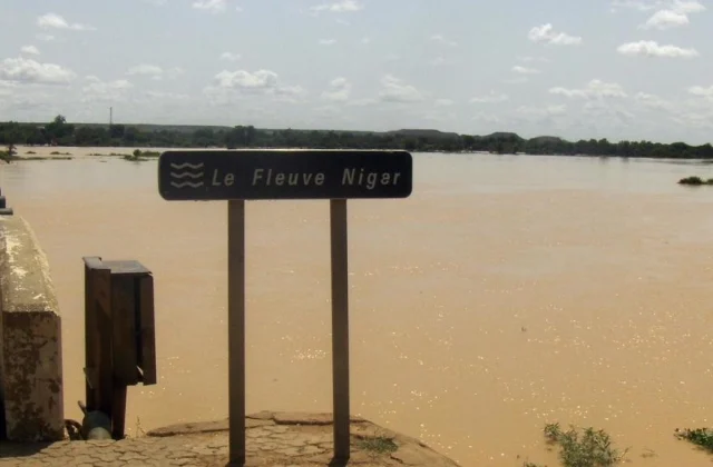 rehabilitation of dikes in Niamey after floods