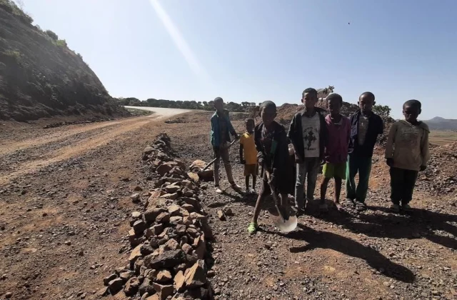 the conflict in Tigray forces children to beg