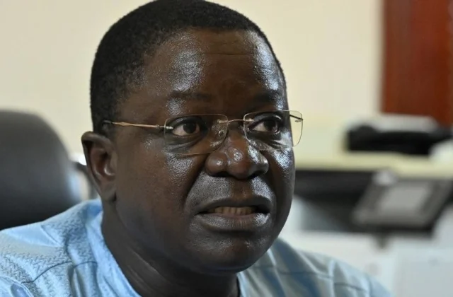 the transitional authorities adopts a program
