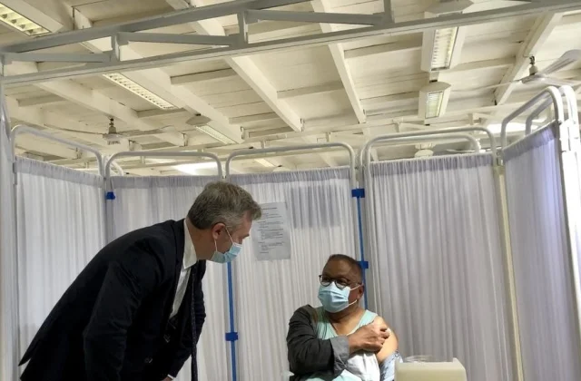 vaccination marketing campaign for the French